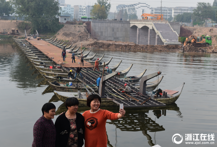 义乌佛堂古镇重现万善浮桥