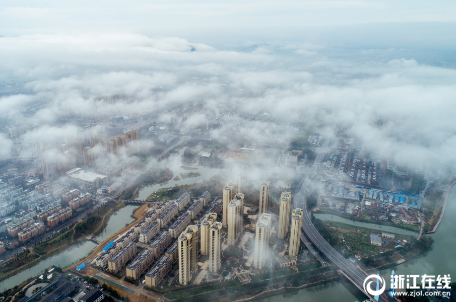 余姚:云雾席卷 恍若仙境_手机浙江网