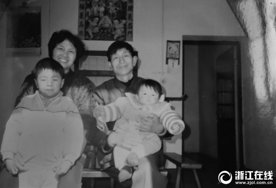 庆祝改革开放40年 晒出你的影像 述说你的变化① 22册家庭档案 见证改革开放40年