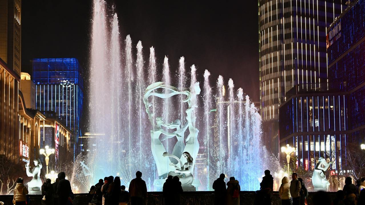 杭州武林广场“八少女”喷泉焕新回归