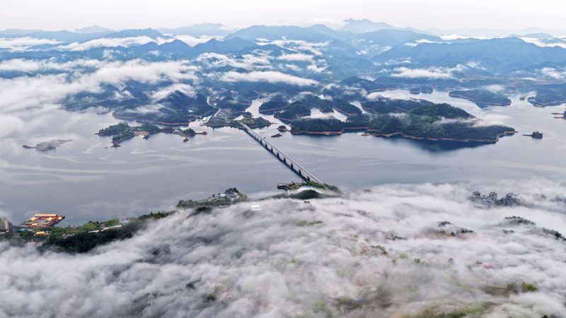 雨后千岛湖云雾缭绕似仙境