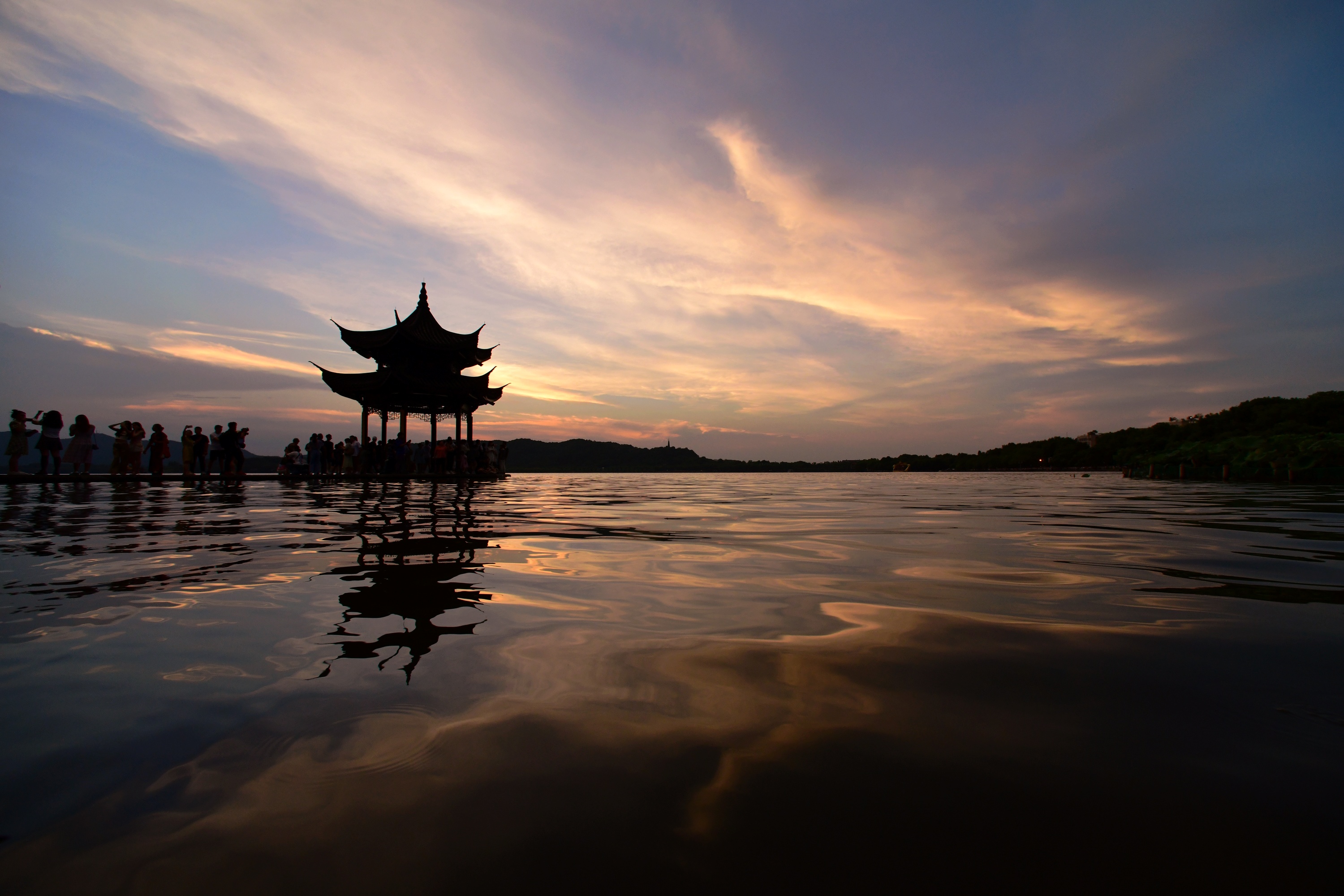 #看杭州# 晚霞下的西湖、宝石山、保俶塔|摄影|环境/建筑|realhuman - 原创作品 - 站酷 (ZCOOL)
