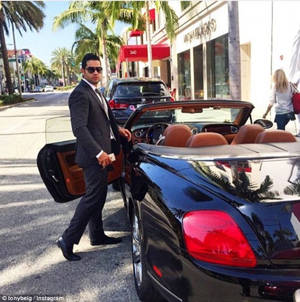 了其真正的土豪生活,并将聚会照片发布在他个人instagram社交账号上