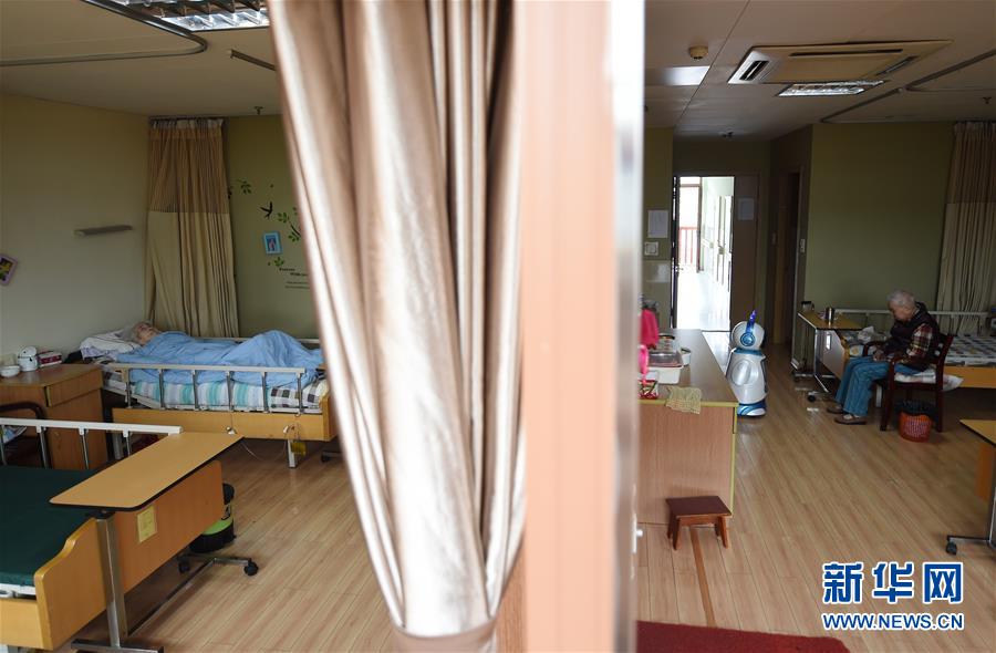 杭州:机器人“保姆”入驻养老院-影像中心-浙江在线