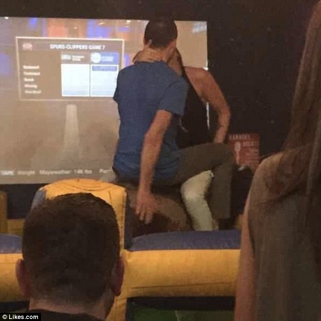 污!外媒曝光各国情侣公共场所不雅亲热照