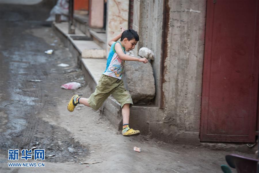 垃圾山中的童年