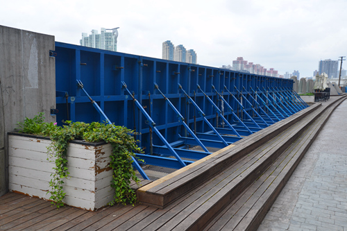 防汛观景两不误 上海南外滩高颜值防汛墙成网红 ( 3 / 3 ) 2016年07月