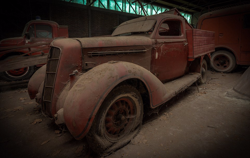 探秘法古董消防车废弃仓库 ( 1 / 8 ) 2016年07月29日 09:40:51