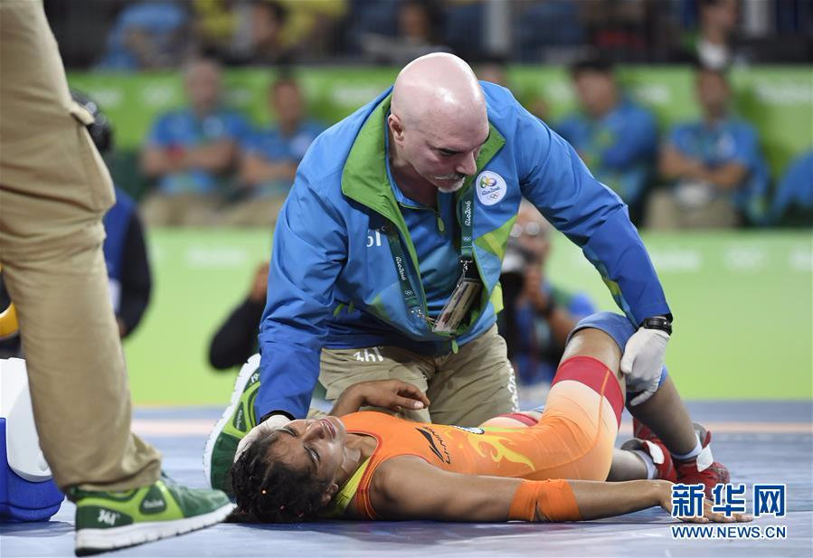 摔跤——印度选手在比赛中受伤