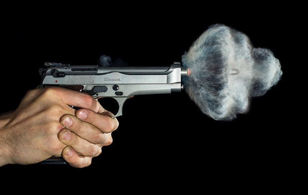 高速摄影机下子弹出膛的火焰瞬间:很美很壮观 ( 1