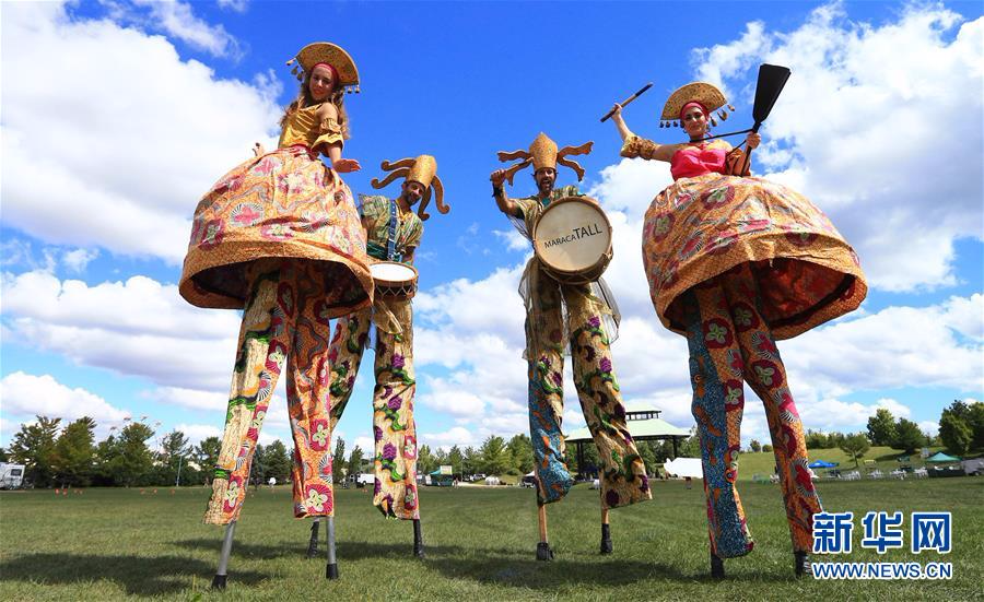 多伦多举行国际街头艺人节