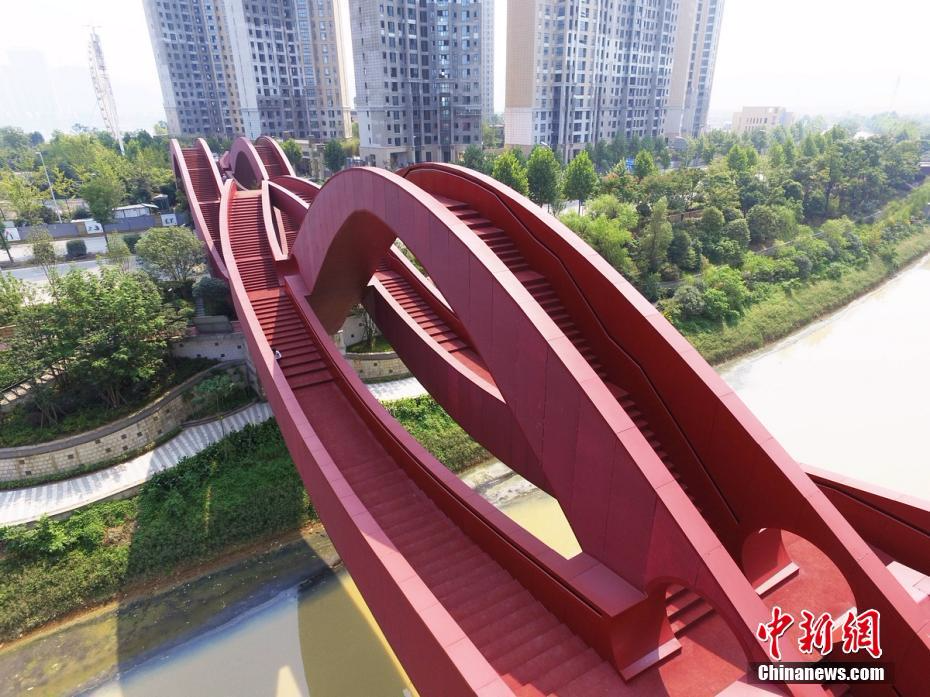 9月22日,湖南长沙梅溪湖中国结步行桥已全面建成 杨华峰 摄