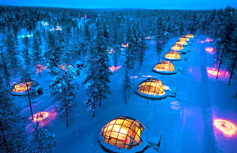 图为圆顶冰屋村,位于芬兰白雪皑皑的北极圈内,共有20个爱斯基摩传统