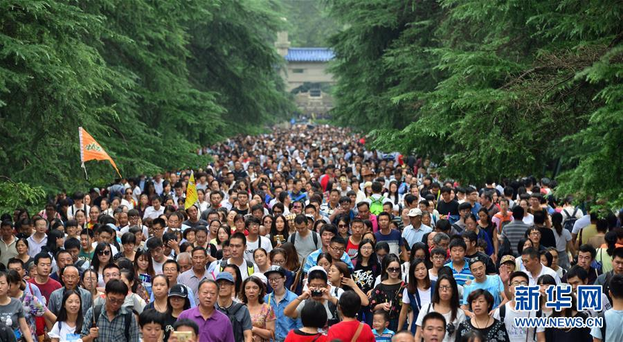10月4日,南京中山陵景区人山人海.