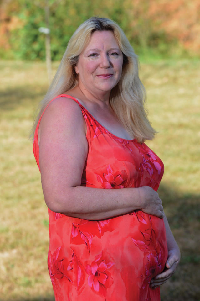 50岁大妈代孕上瘾生十几个娃赚83万