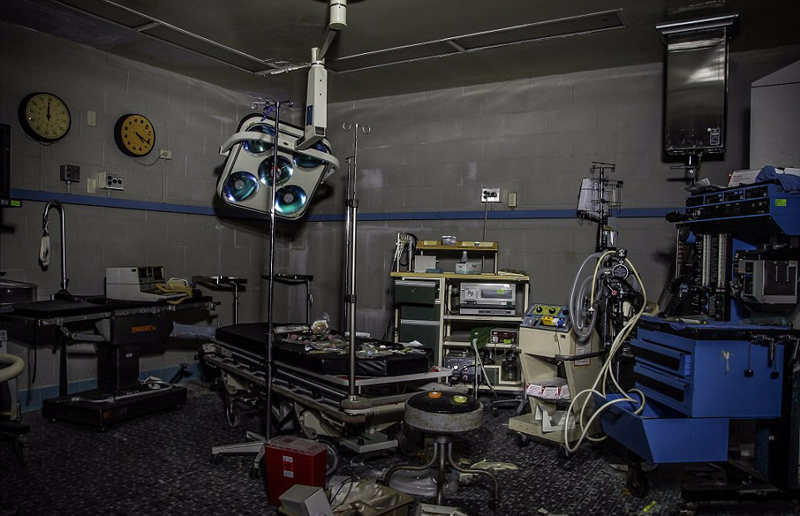 时光凝结摄影师拍美废弃医院现状