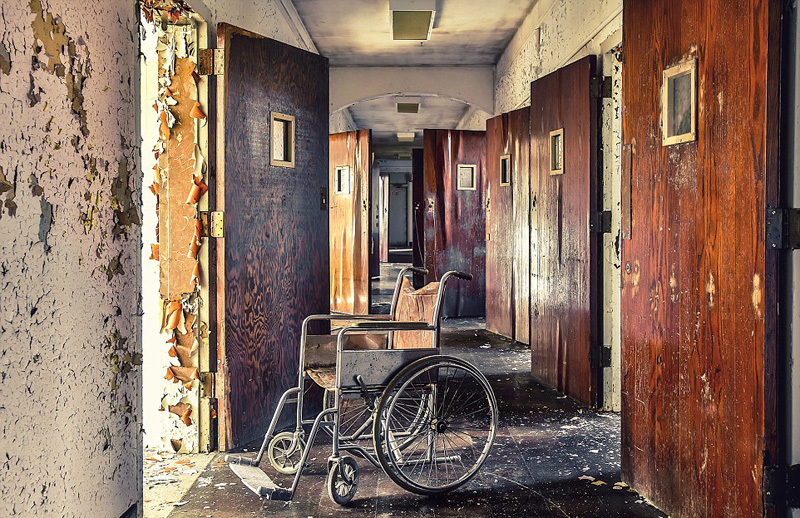 废弃精神病院的照片图片