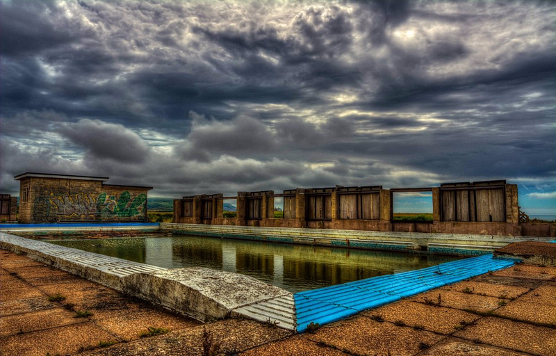 英昔日旅游胜地一片萧条如幽灵村