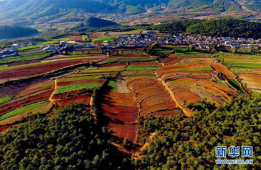 秀美的云南马龙县大庄乡石河村(2月4日摄).