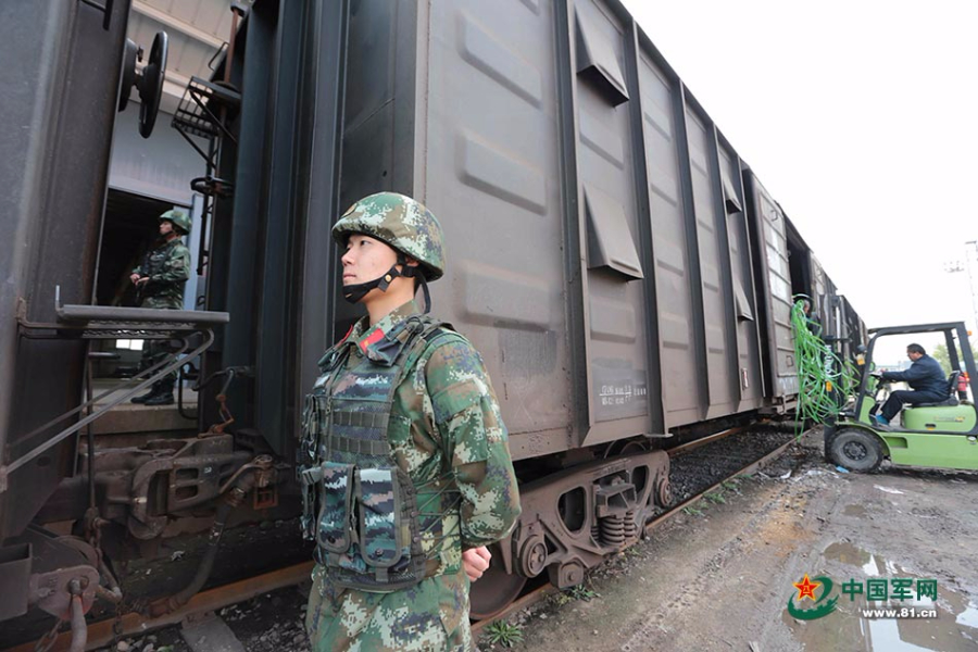 记者6天5夜实录:武警押运兵的神秘生活