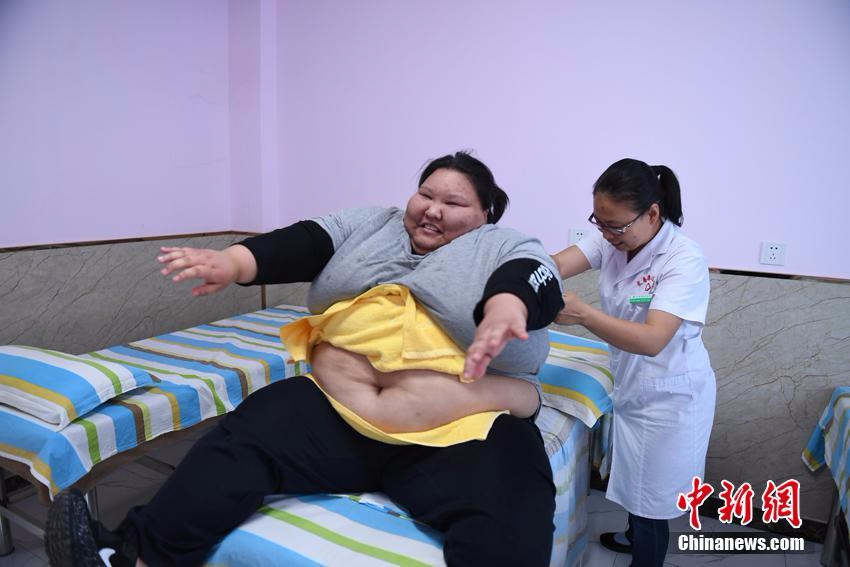 "95后"女孩体重400斤 减肥欲突破自己