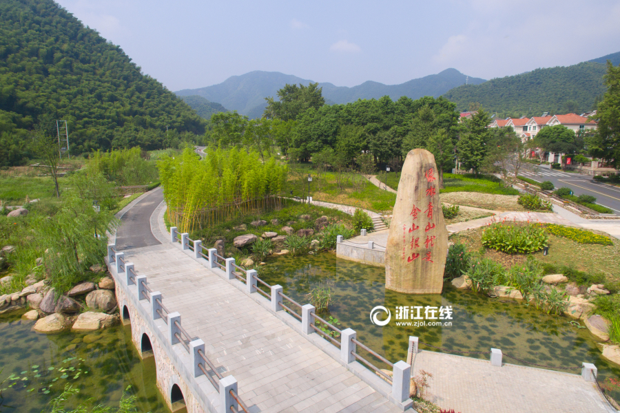 空中全景看安吉餘村的美麗蛻變