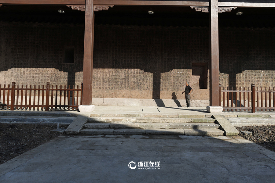 杭州弥陀寺摩崖石刻图片