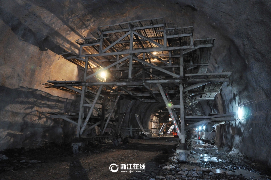 杭黄铁路天目山隧道贯通