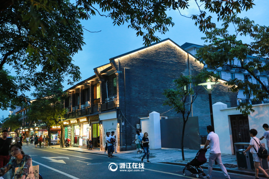 湖滨区块逐片试灯 劝业里夜景"撩人"