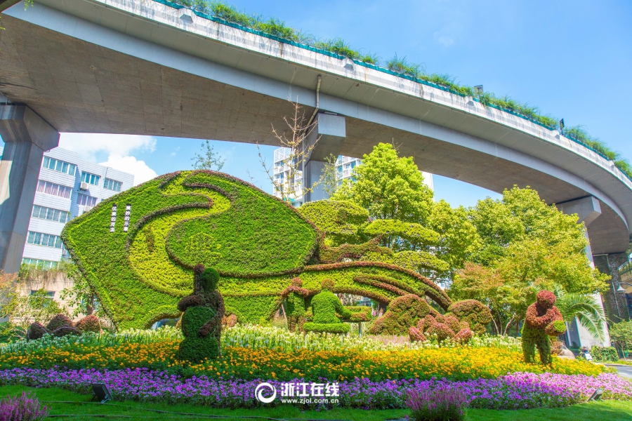 路边花坛也讲气质!