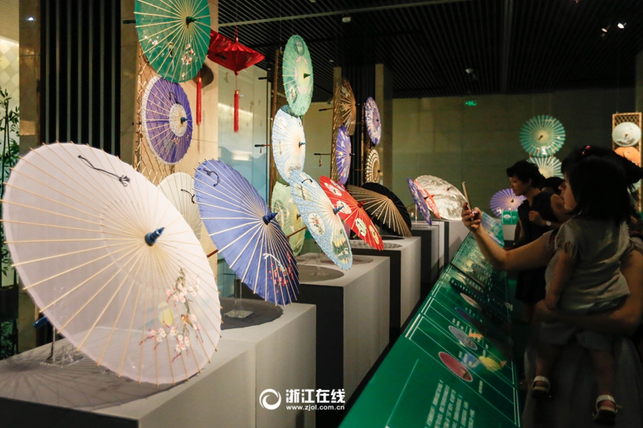 西湖绸伞精品展拉开帷幕-影像中心-浙江在线