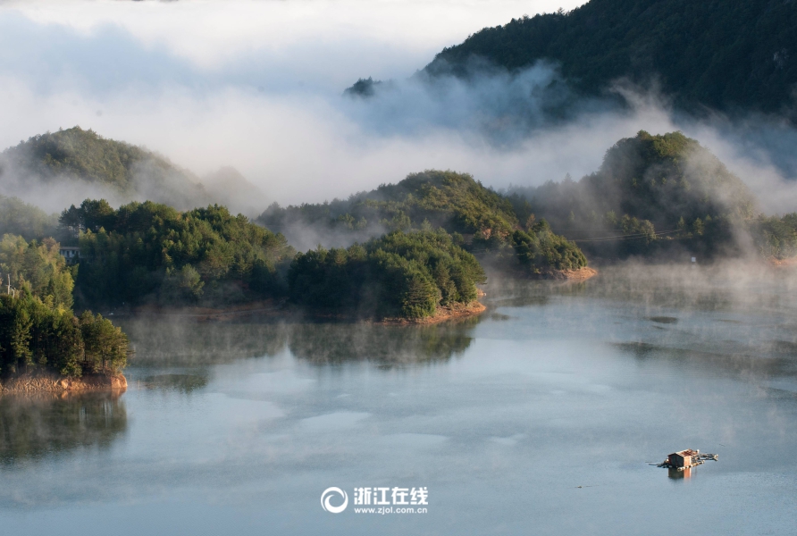 上标村紧挨省级自然保护区望东垟高山湿地,近年来通过治理生活污水