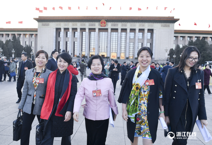 全国两会|女代表履职展风采