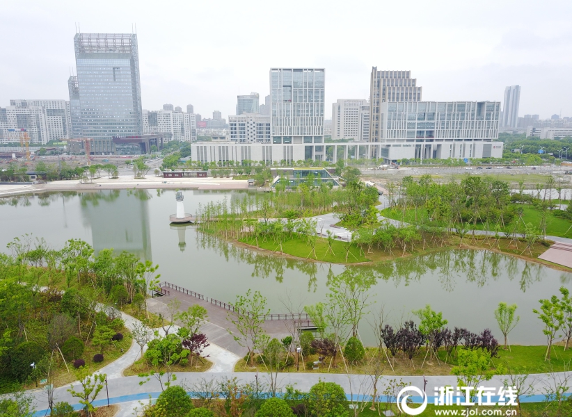 5月8日,位于宁波鄞州新城的鄞州公园二期绿意盎然,即将竣工.
