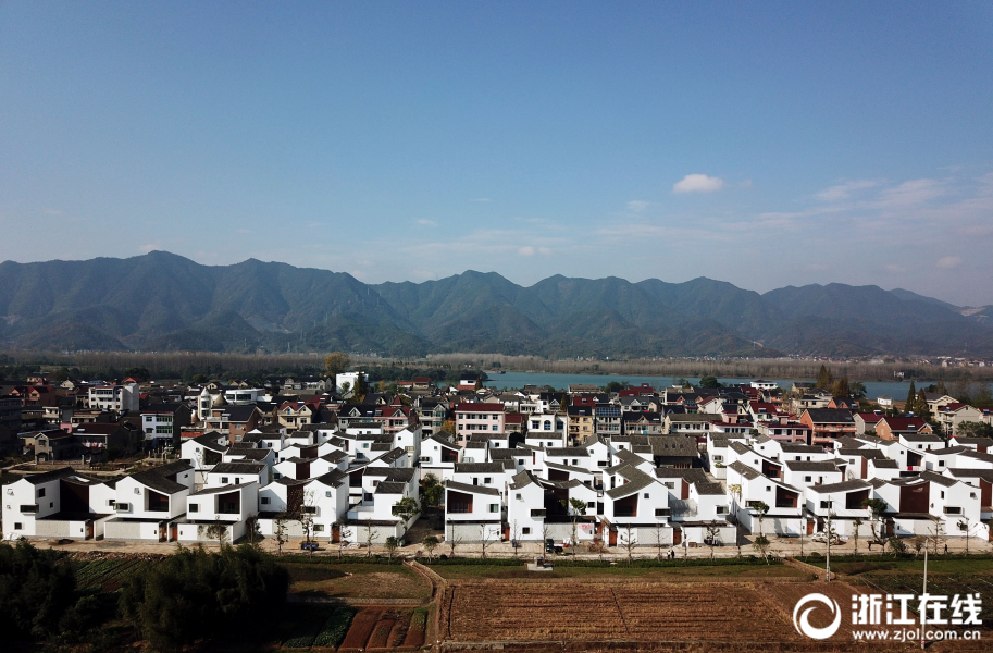 董旭明 摄)杭州市富阳区场口镇东梓关村的杭派民居,因其宛如吴冠中