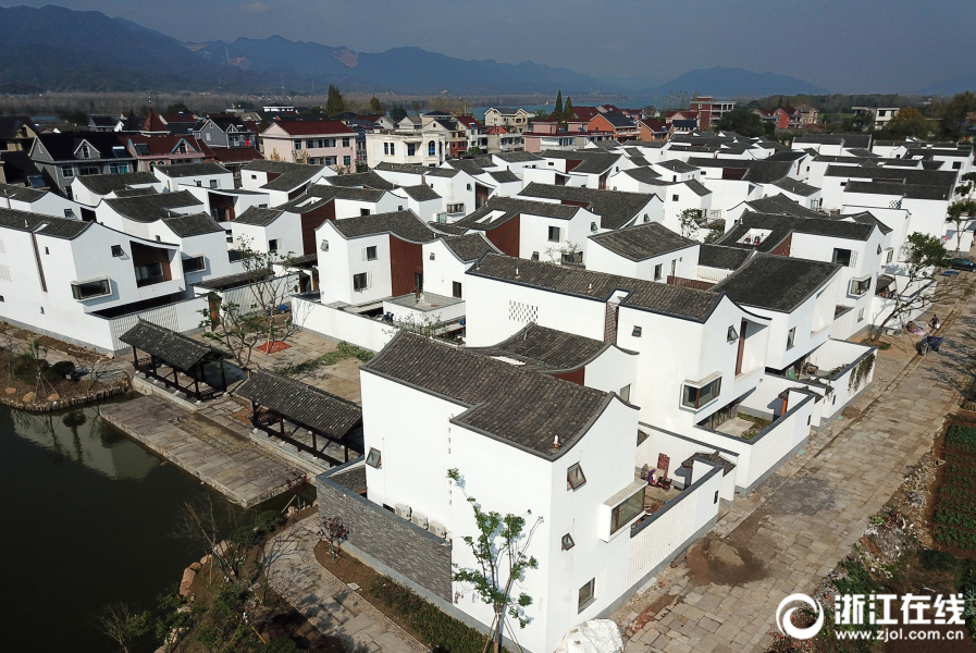 董旭明 摄)杭州市富阳区场口镇东梓关村的"杭派民居,因其宛如吴冠中