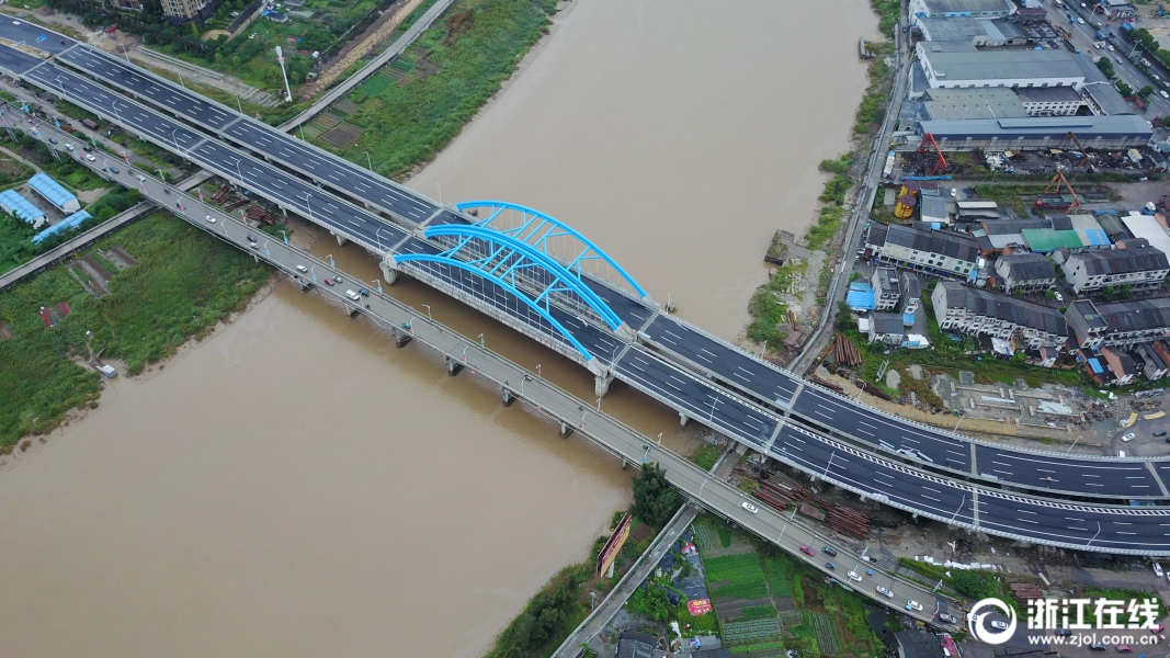 温州苍南服役30年的老龙港大桥退役了