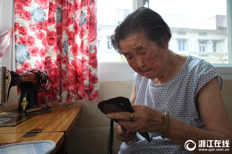 感动杭州91岁奶奶10年缝鞋垫温暖人心2018年08月14日070000