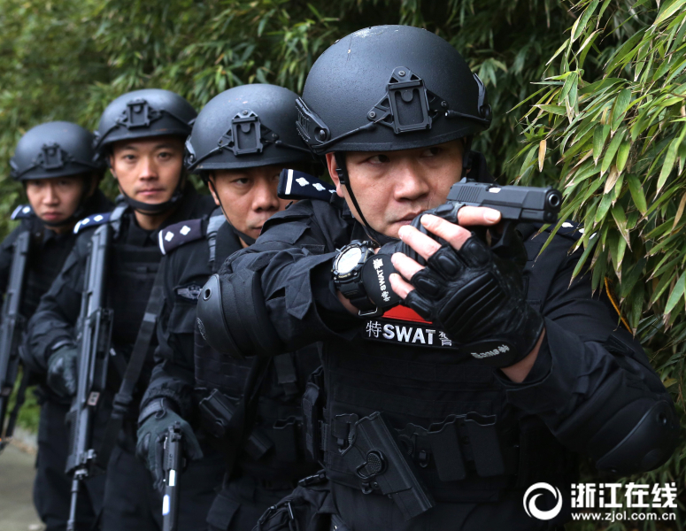 嘉興特警柯榮亮:多次制服持刀亡命徒