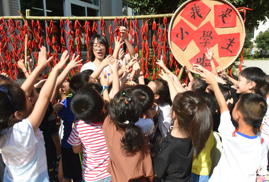 讯(浙江在线记者 吴元峰 摄)9月2日,杭州富阳区富春第七小学别出心裁