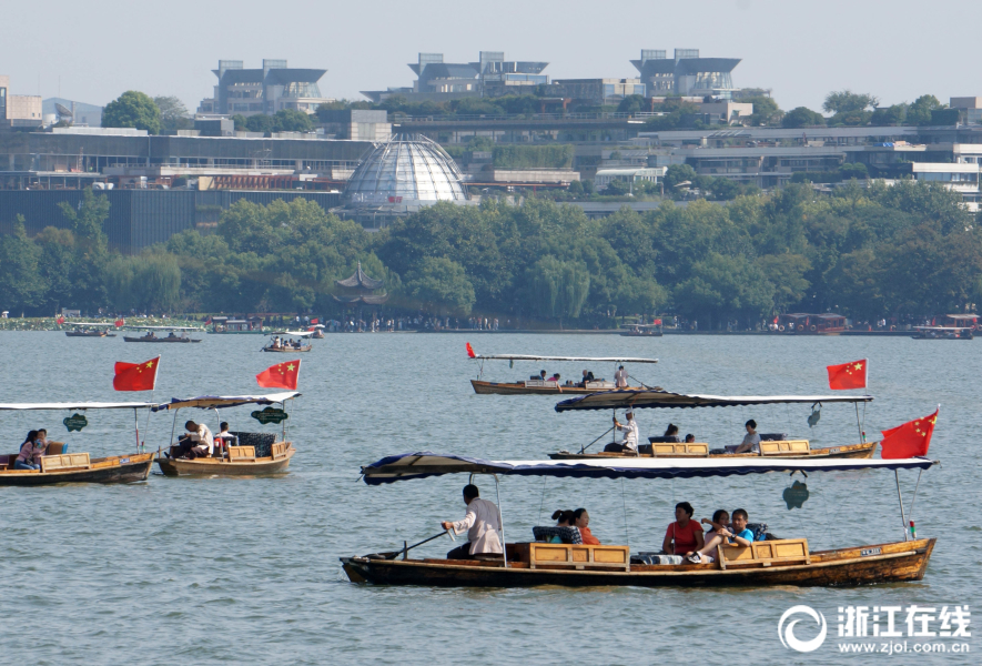 喜迎国庆杭州满城国旗飘